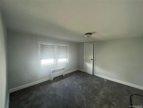 21 White St in Oyster Bay, NY - Building Photo - Building Photo