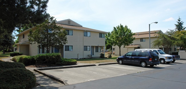 Northgate Village in Salem, OR - Foto de edificio - Building Photo