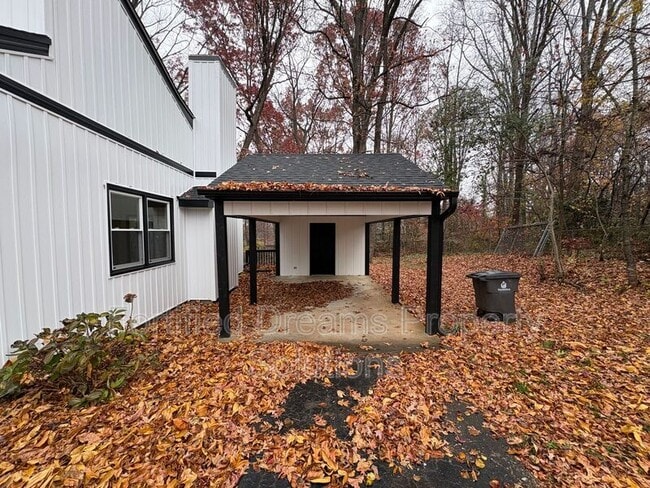 5265 Country Club Rd in Winston-Salem, NC - Foto de edificio - Building Photo