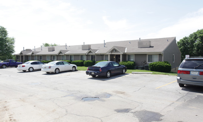 Thomasville Apartments in Omaha, NE - Foto de edificio - Building Photo