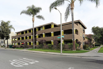 Oak Street Apartments in Santa Ana, CA - Building Photo - Building Photo