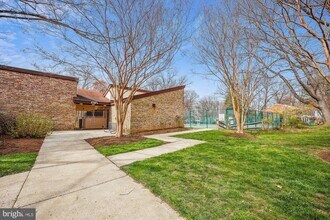 421 Christopher Ave in Gaithersburg, MD - Building Photo - Building Photo