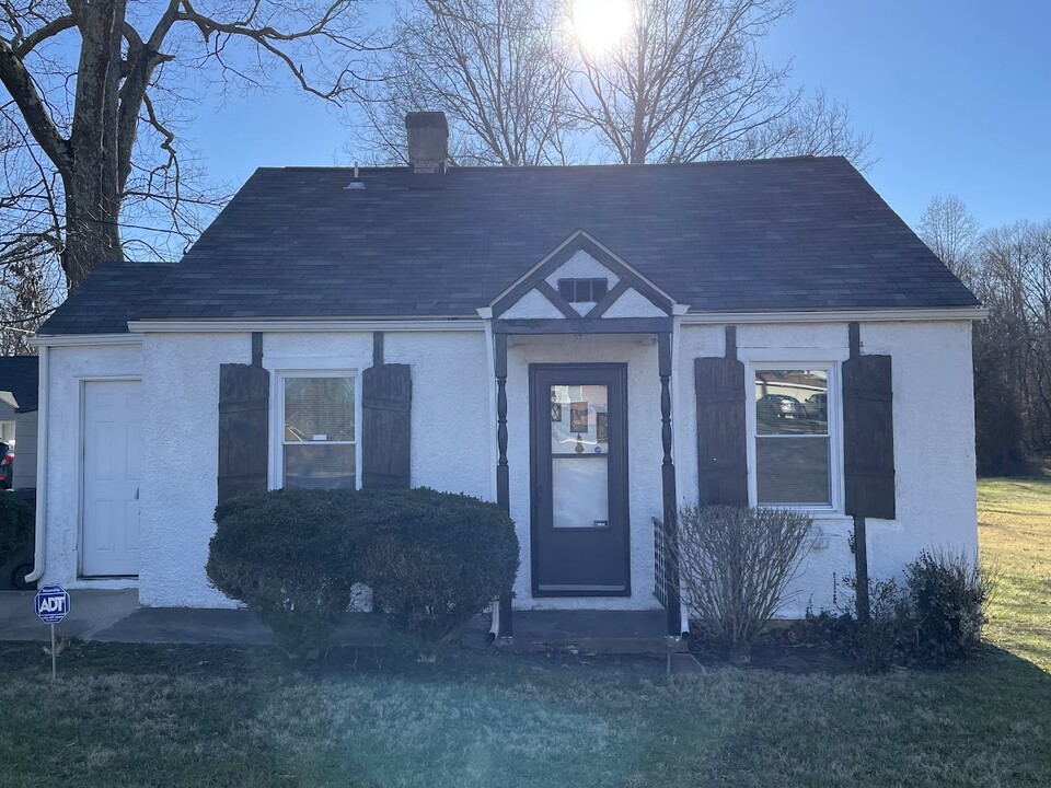 8201 Bock Rd in Fort Washington, MD - Building Photo