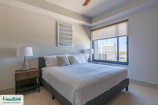1414 Wood Hollow Dr, Unit 1-827 in Houston, TX - Building Photo
