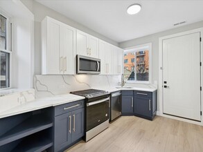 2818 W Fletcher St in Chicago, IL - Building Photo - Building Photo