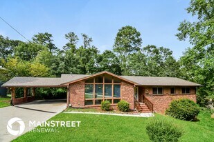 2067 Monterey Dr in Conyers, GA - Building Photo