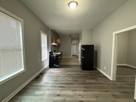 726 E 93rd St in Chicago, IL - Building Photo