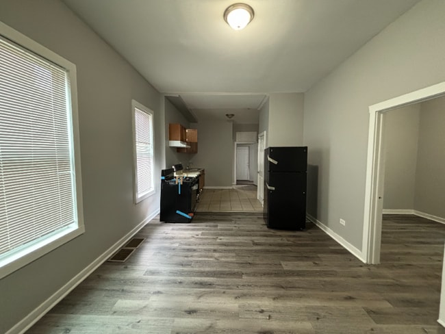 property at 726 E 93rd St