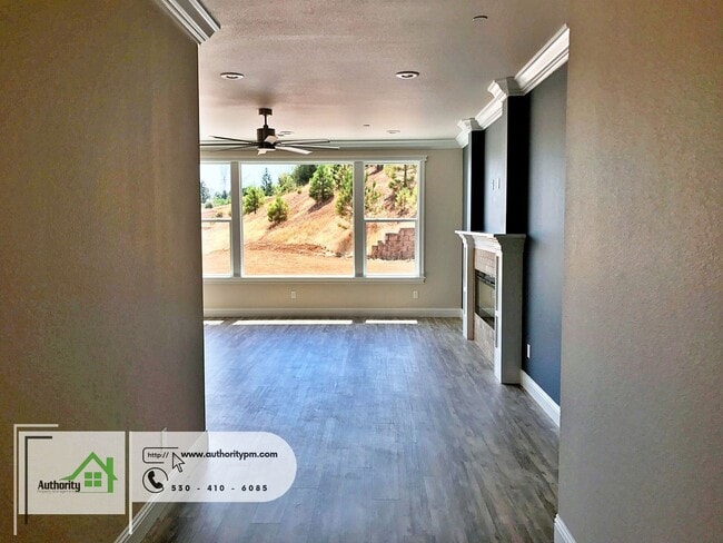 4680 Risstay Way in Shasta Lake, CA - Foto de edificio - Building Photo