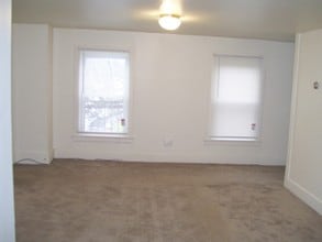 36 Church St in Bloomsbury, NJ - Building Photo - Building Photo