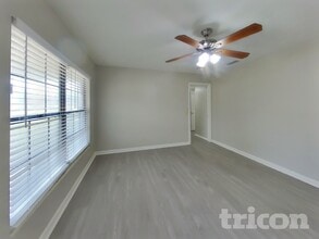 10506 Dodd Rd in Jacksonville, FL - Foto de edificio - Building Photo