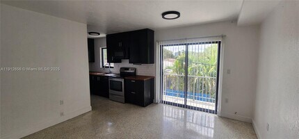 1960 SW 27th Ave in Miami, FL - Building Photo - Building Photo