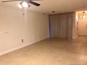 830 NE 199th St-Unit -104B in Miami, FL - Building Photo - Building Photo