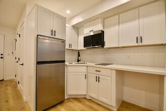 3960 Carpenter Ave in Los Angeles, CA - Building Photo - Building Photo