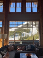 66 Mountain Loop Rd in Big Sky, MT - Foto de edificio - Building Photo
