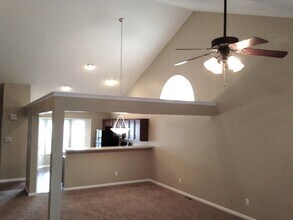 12 Ascot Glen Dr in Franklin, OH - Building Photo - Building Photo