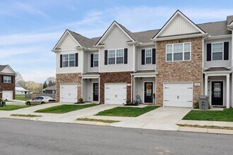 117 Champions Ln in Ashland City, TN - Building Photo - Building Photo