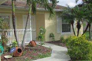 1049 SW Payne Ave in Port St. Lucie, FL - Foto de edificio - Building Photo