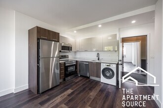 1555 W Hollywood Ave in Chicago, IL - Building Photo - Building Photo
