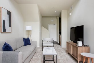 5535 Westlawn Ave in Los Angeles, CA - Foto de edificio - Building Photo