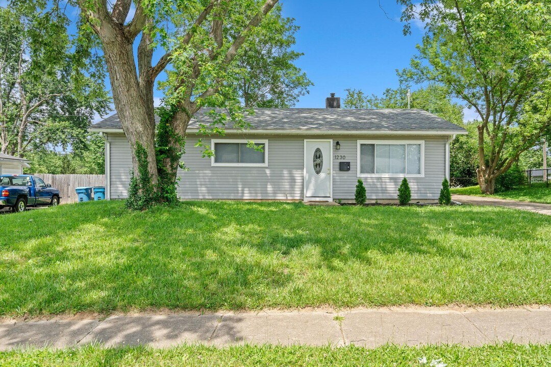 1230 Gridley Dr in Dayton, OH - Building Photo
