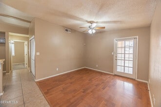 449 Valle Calido Dr in Socorro, TX - Building Photo - Building Photo