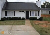 1742 Bob White Ln SE