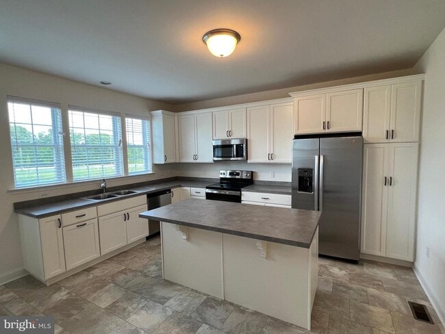 214 Grv Vw Dr in Hockessin, DE - Foto de edificio - Building Photo