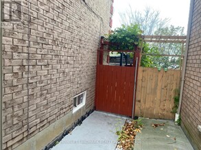 769 Clemens Crescent in Mississauga, ON - Building Photo - Building Photo
