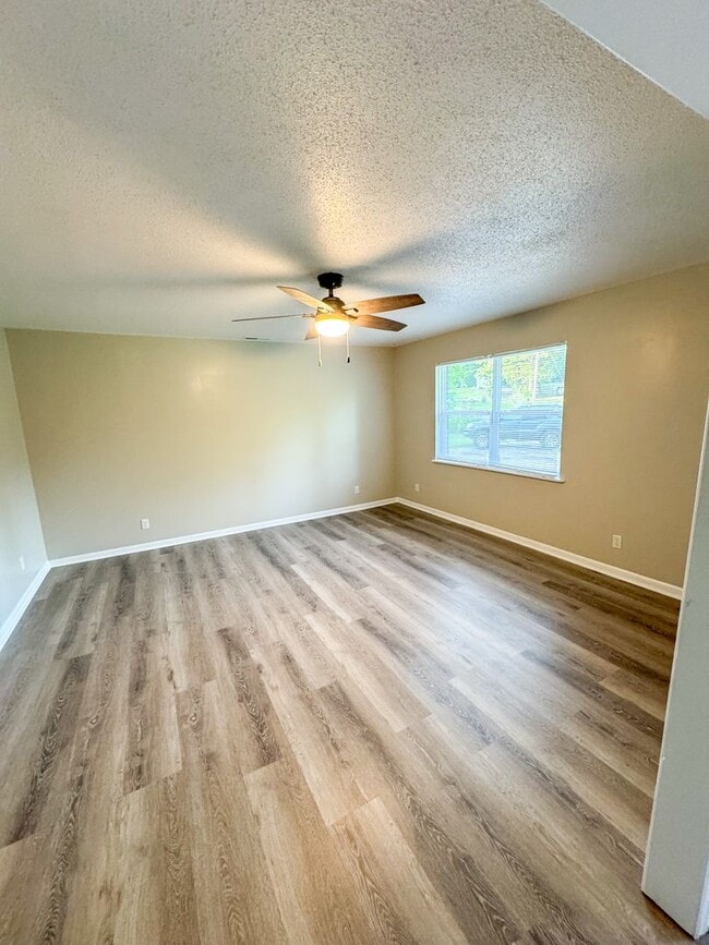 1573 Peaceburg Ln in Weaver, AL - Building Photo - Building Photo