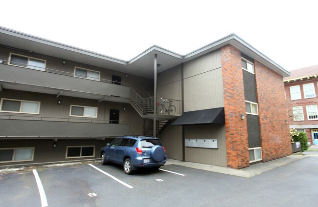 Mercer Crest Apartments in Seattle, WA - Building Photo - Building Photo