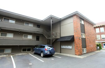 524 Federal Mercer Crest – Timeless Elegan in Seattle, WA - Building Photo - Building Photo
