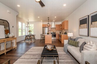 525 E Violets Cv Ln in Garden City, ID - Building Photo - Building Photo