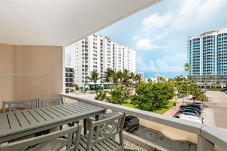 6423 Collins Ave in Miami, FL - Building Photo - Building Photo