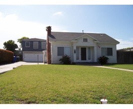 250-254 H St in Chula Vista, CA - Foto de edificio - Building Photo