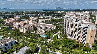789 Crandon Blvd in Key Biscayne, FL - Building Photo
