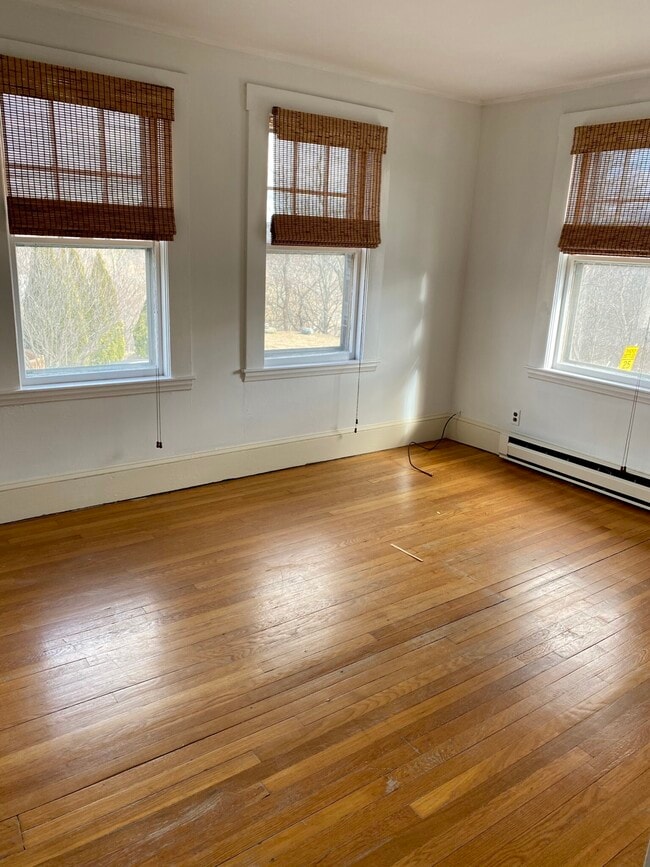 37 Arlington St, Unit 1 in Woburn, MA - Foto de edificio - Building Photo