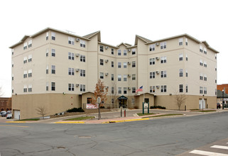 Village Place Apartments 55+ in Buffalo, MN - Foto de edificio - Building Photo