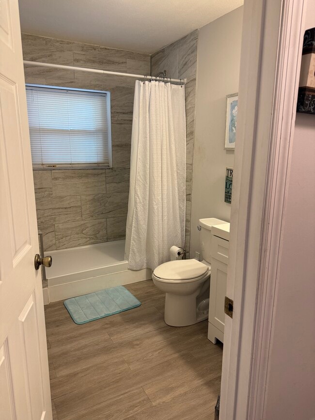 7604 Berkshire Blvd, Unit Furnished Studio