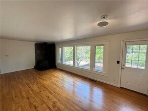 700 E Edna St in Fayetteville, AR - Foto de edificio - Building Photo