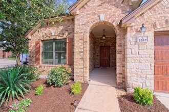 1552 Lotus Flower Loop in Leander, TX - Building Photo - Building Photo