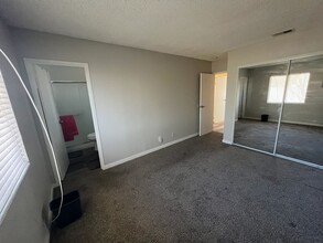 231 Fullerton Ave in Henderson, NV - Building Photo - Building Photo