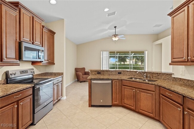 2730 Brightside Ct in Cape Coral, FL - Building Photo - Building Photo