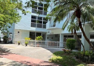 1990 Marseille Dr, Unit 402 in Miami Beach, FL - Building Photo - Building Photo