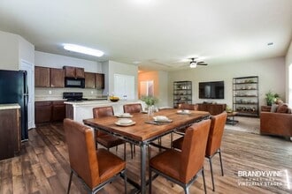 10946 Wheeler Trce in Hampton, GA - Foto de edificio - Building Photo