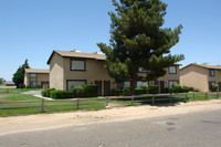 16280 Sequoia Ave in Hesperia, CA - Foto de edificio - Building Photo