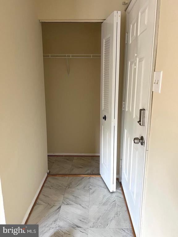 8357 Claremont Woods Dr in Alexandria, VA - Building Photo - Building Photo