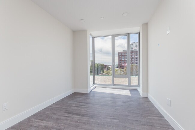 1060 Tremont St, Unit 304 in Boston, MA - Building Photo - Building Photo