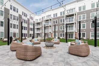 2069 E Hoffman Ave in Lindenhurst, NY - Building Photo - Building Photo