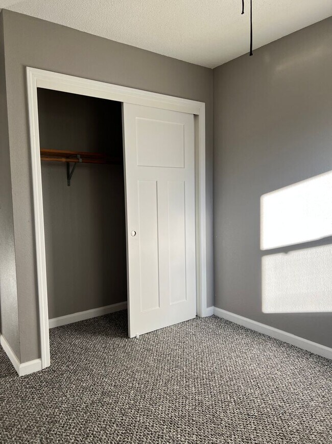 304 S 2nd St in Pulaski, IA - Building Photo - Building Photo